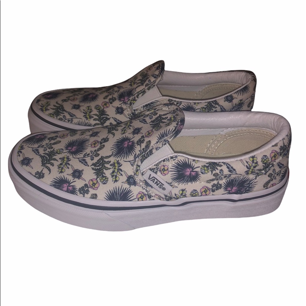 Brand new Classic Slip-ons with floral print 🌸
